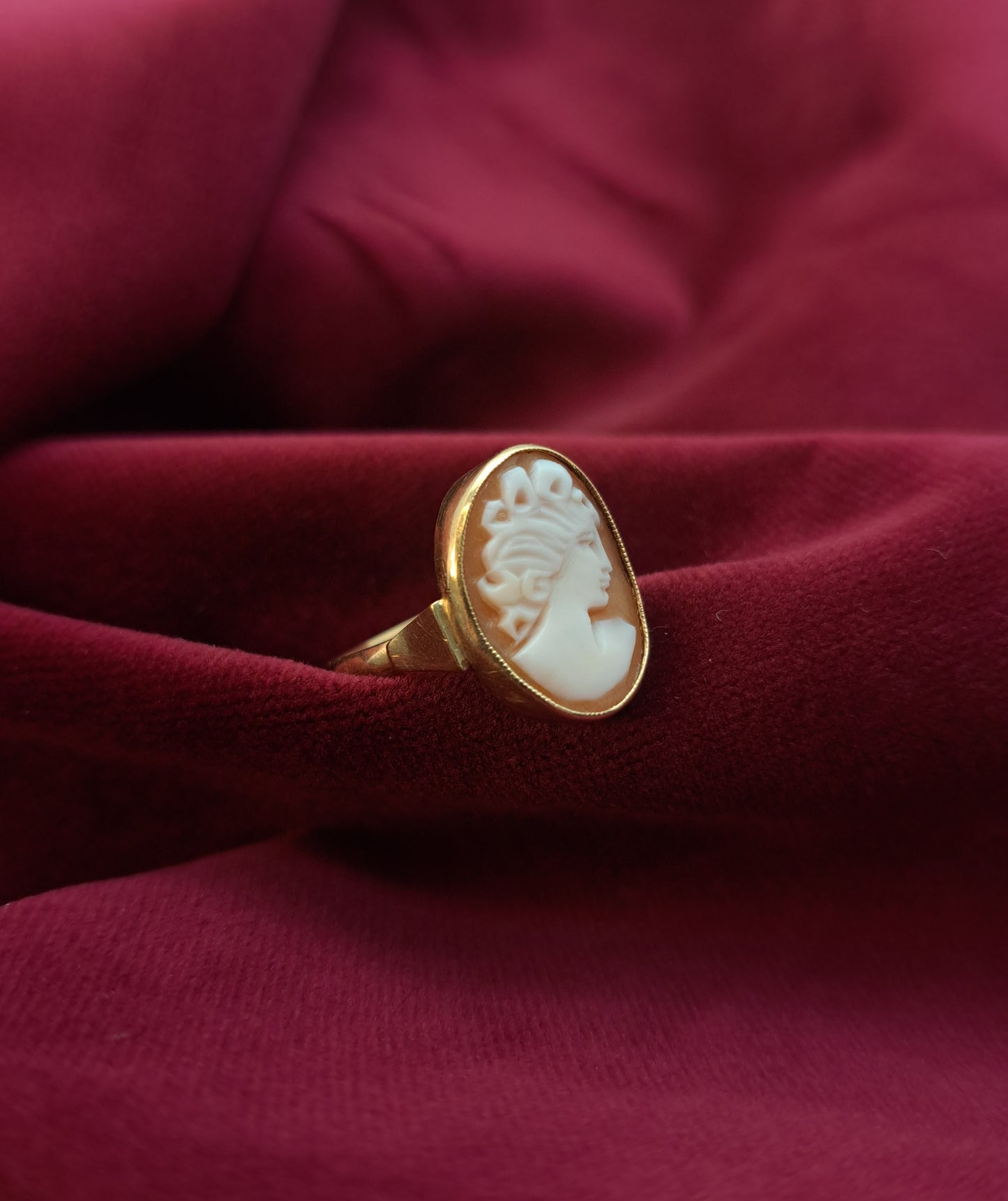 Zlati prstan "MS. LUCK" 14K 585/1000; masa=5.03g