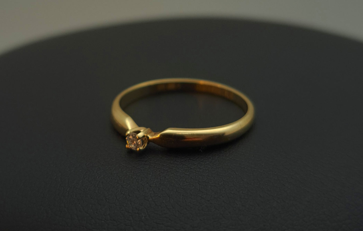 Zlati prstan "SOLO" 14K 585/1000+DIA; masa=2.01g