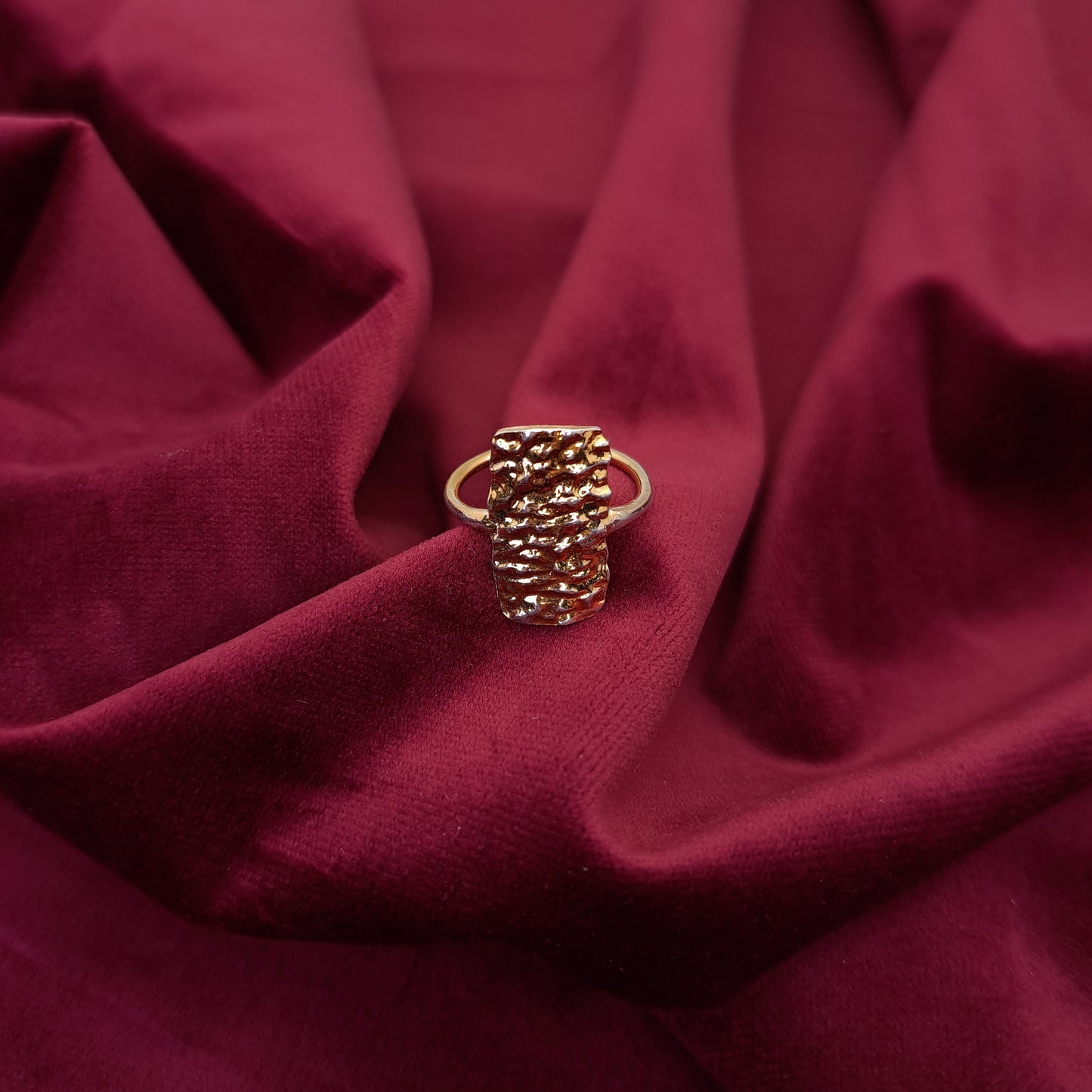 Srebrni prstan "SCUDO" Ag 925/1000; masa=3.03g