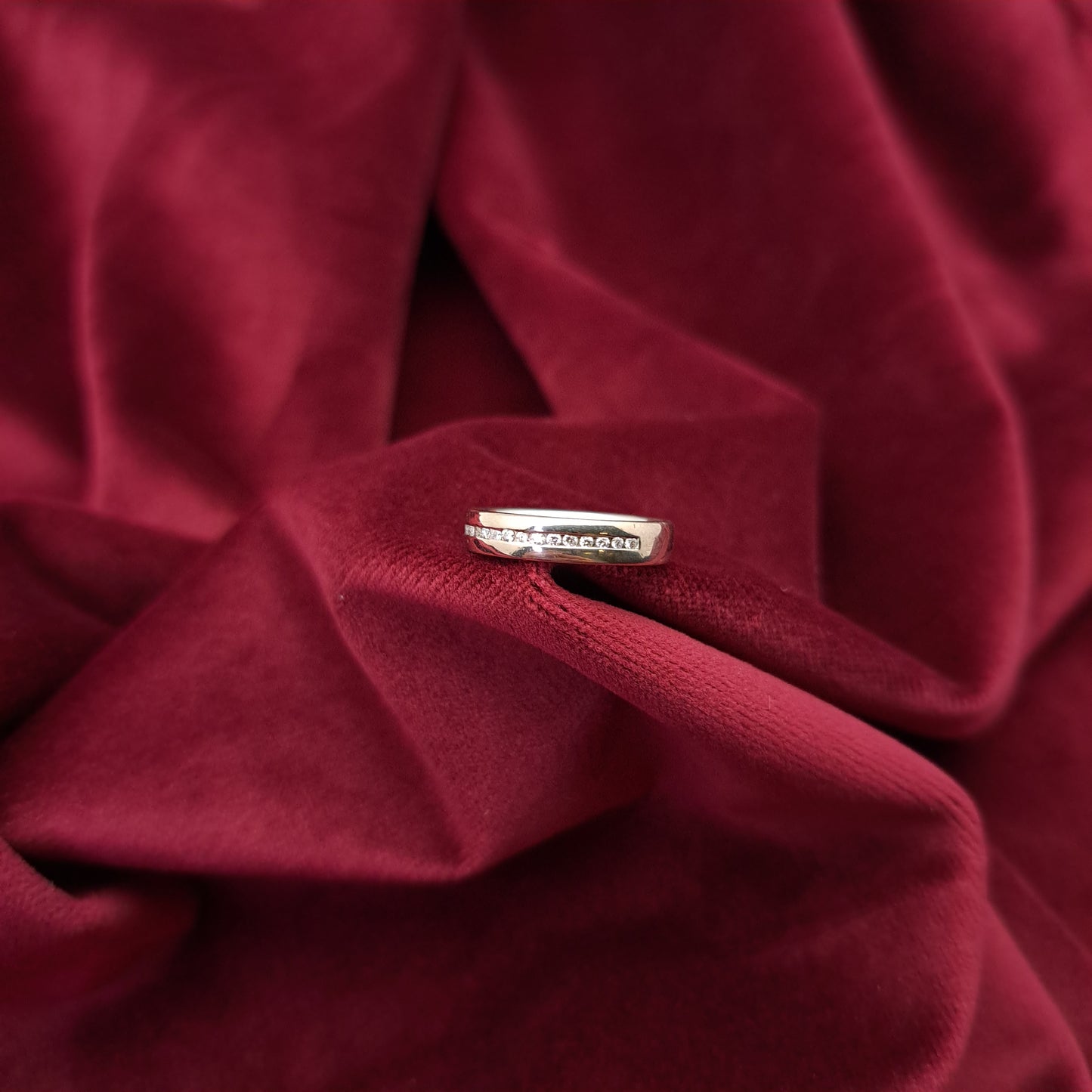 Zlati prstan ''JADA'' 14K 585/1000+DIA; masa=3.31g