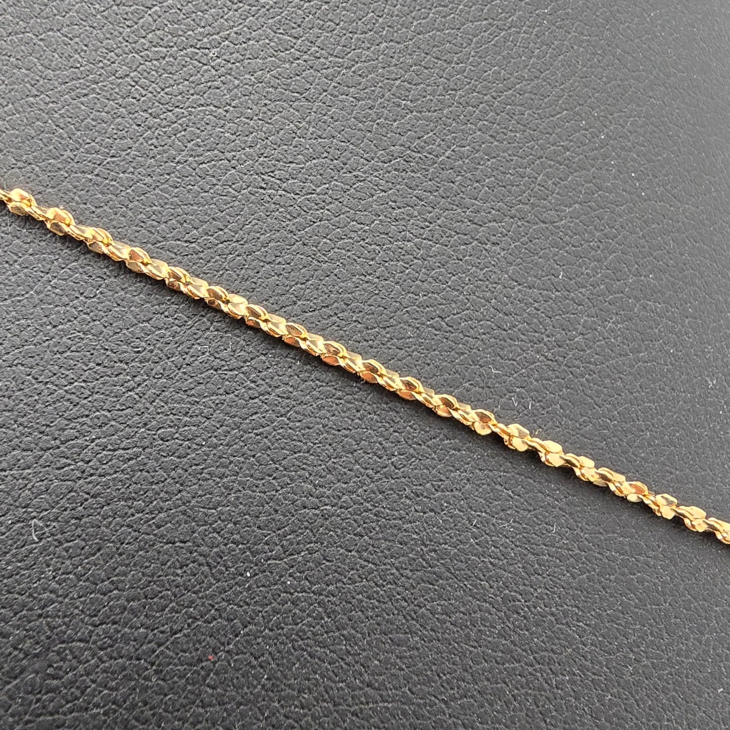Diamantna verižica ''PETAL'' 18K 750/1000+DIA; masa=7.32g
