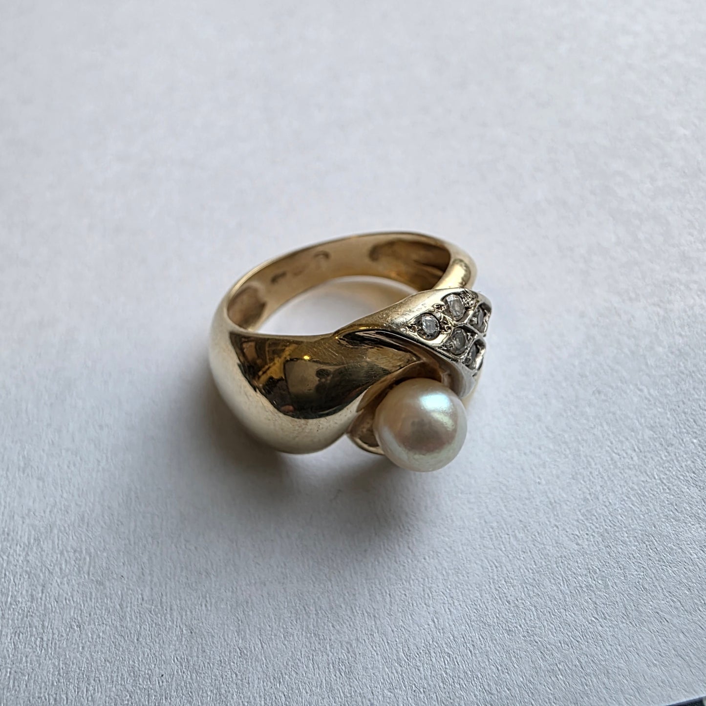 Zlati prstan ''UNO'' 14K 585/1000; masa=6.39g