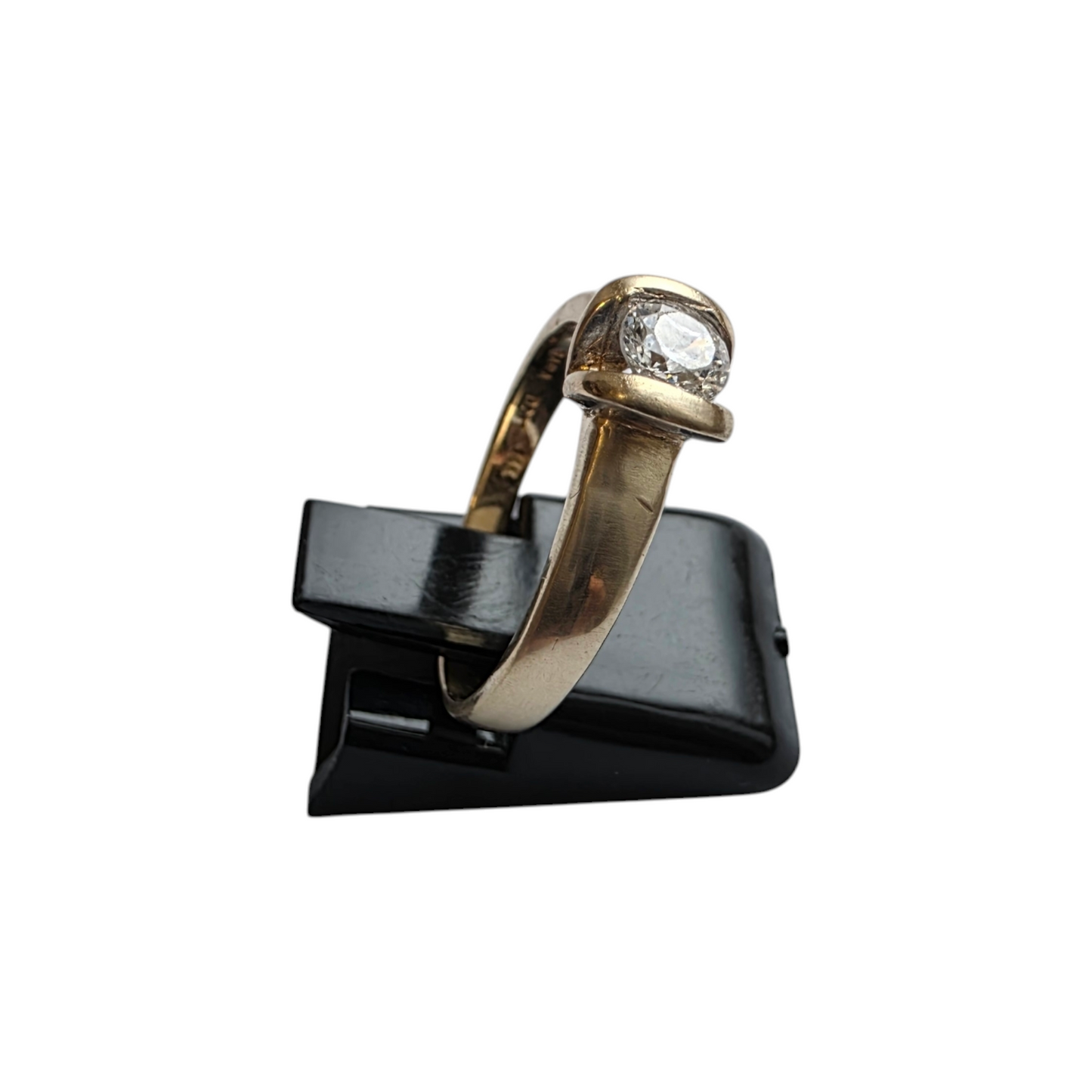 Zlati prstan ''LEANDRA'' 14K 585/1000; masa=3.85g
