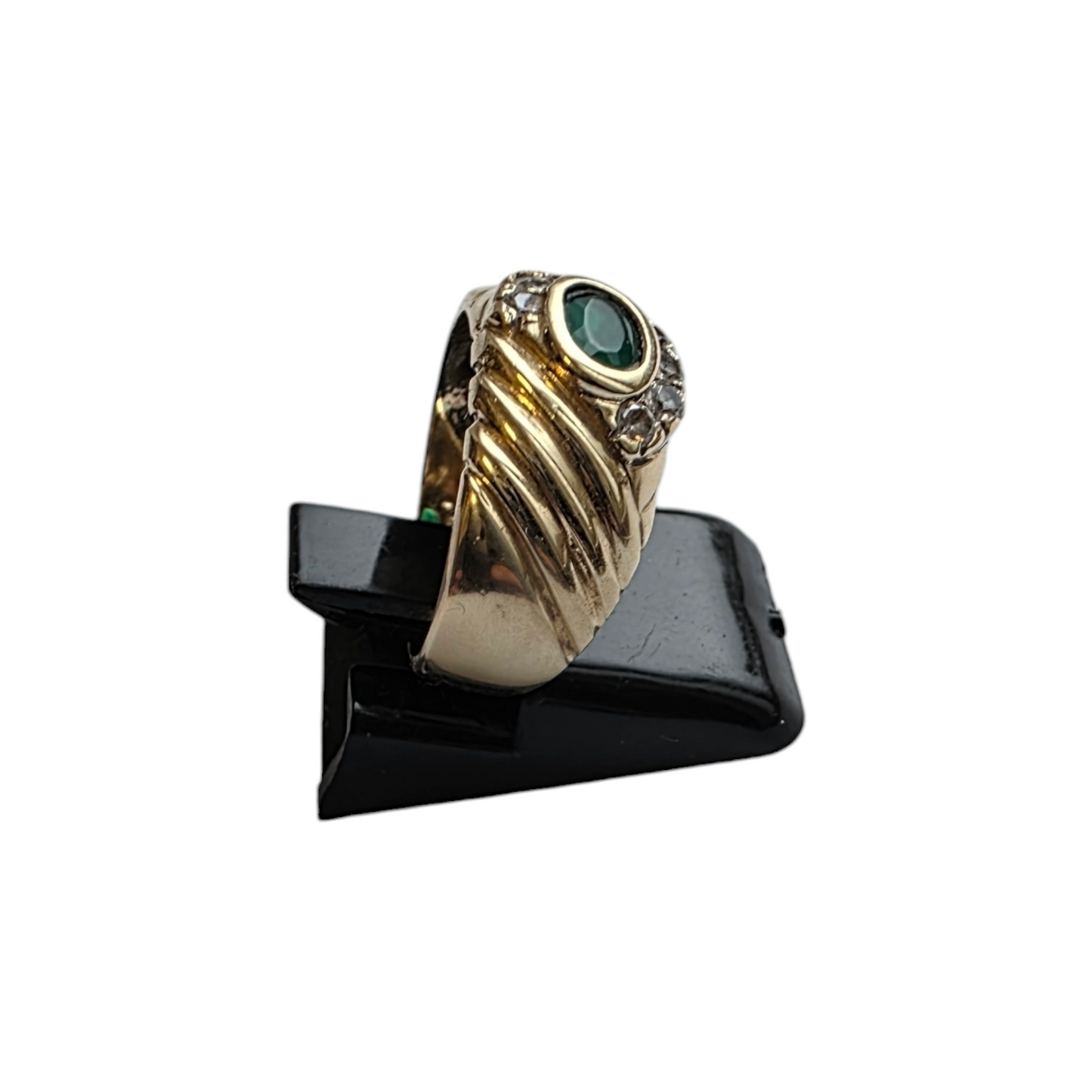 Zlati prstan ''EZIO'' 14K 585/1000; masa=3.86g