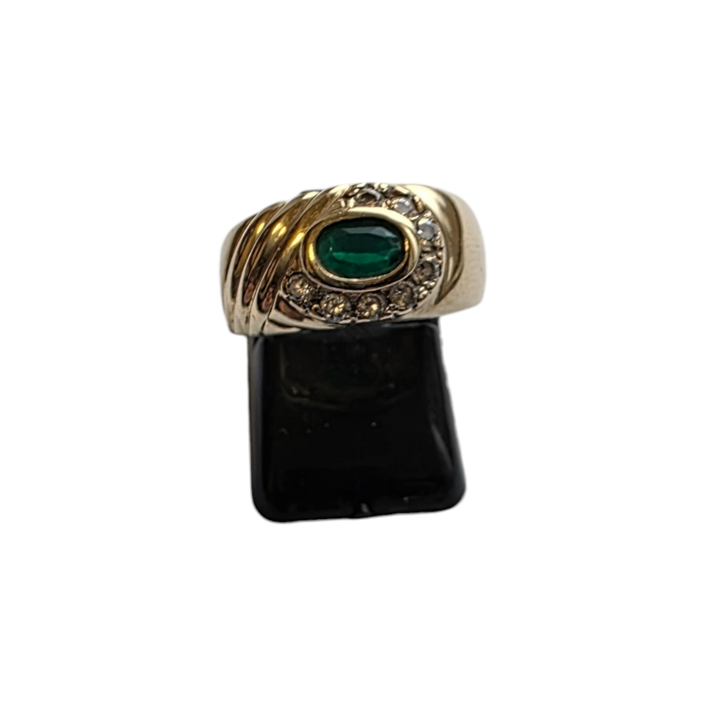 Zlati prstan ''EZIO'' 14K 585/1000; masa=3.86g