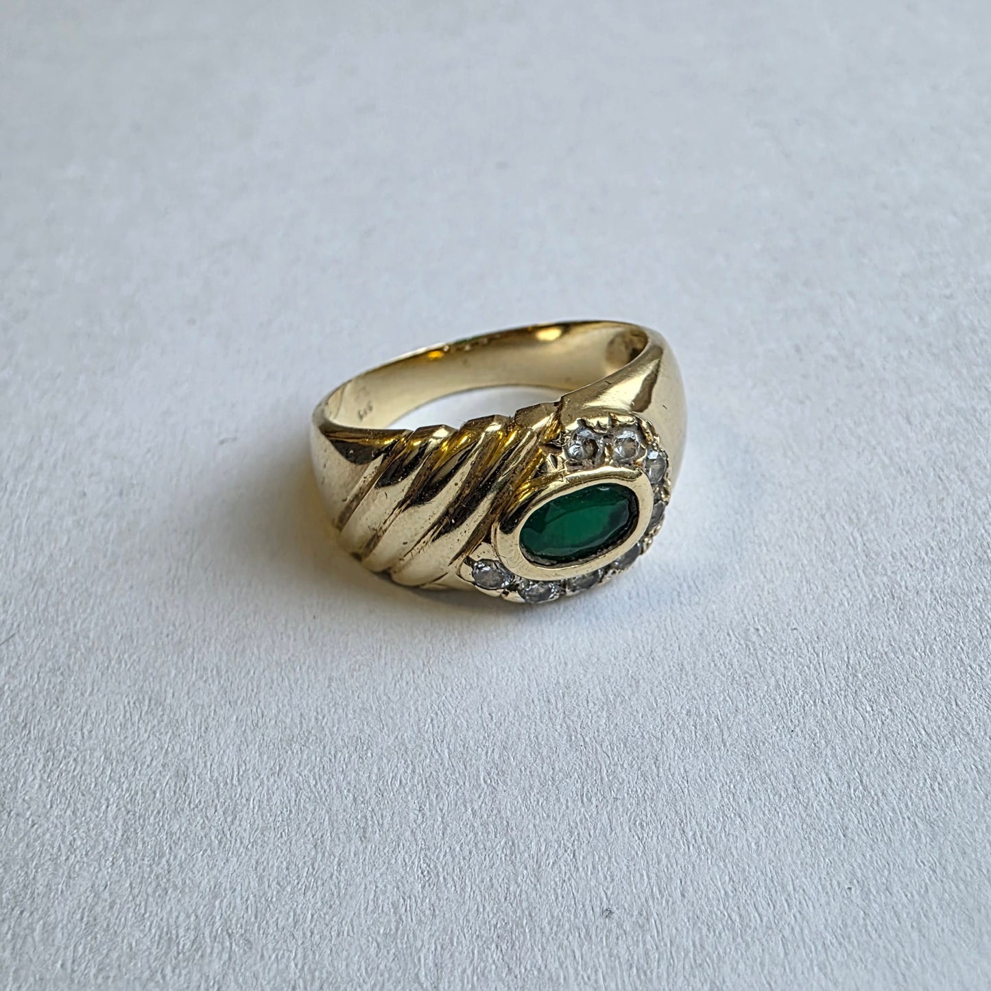 Zlati prstan ''EZIO'' 14K 585/1000; masa=3.86g
