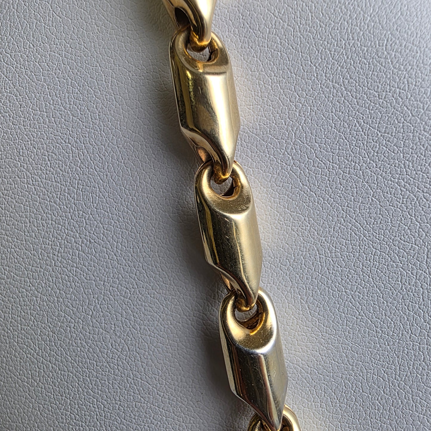 Zlata zapestnica "TREZE" 14K 585/1000; masa=9.09g