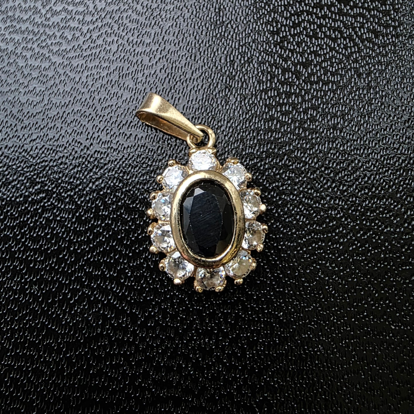 Zlati obesek "SAFI" 14K 585/1000; masa=2.06g