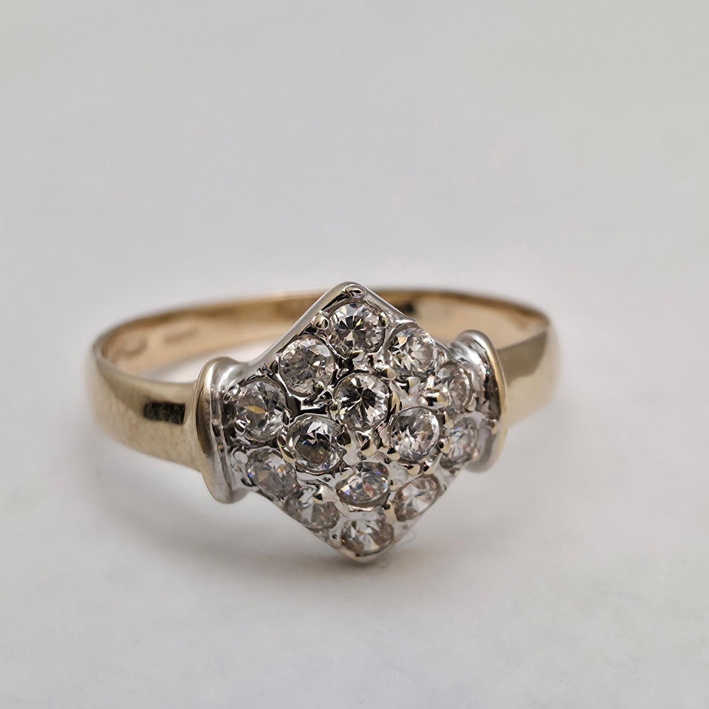 Zlati prstan "TREZE" 14K 585/1000; masa=1.68g