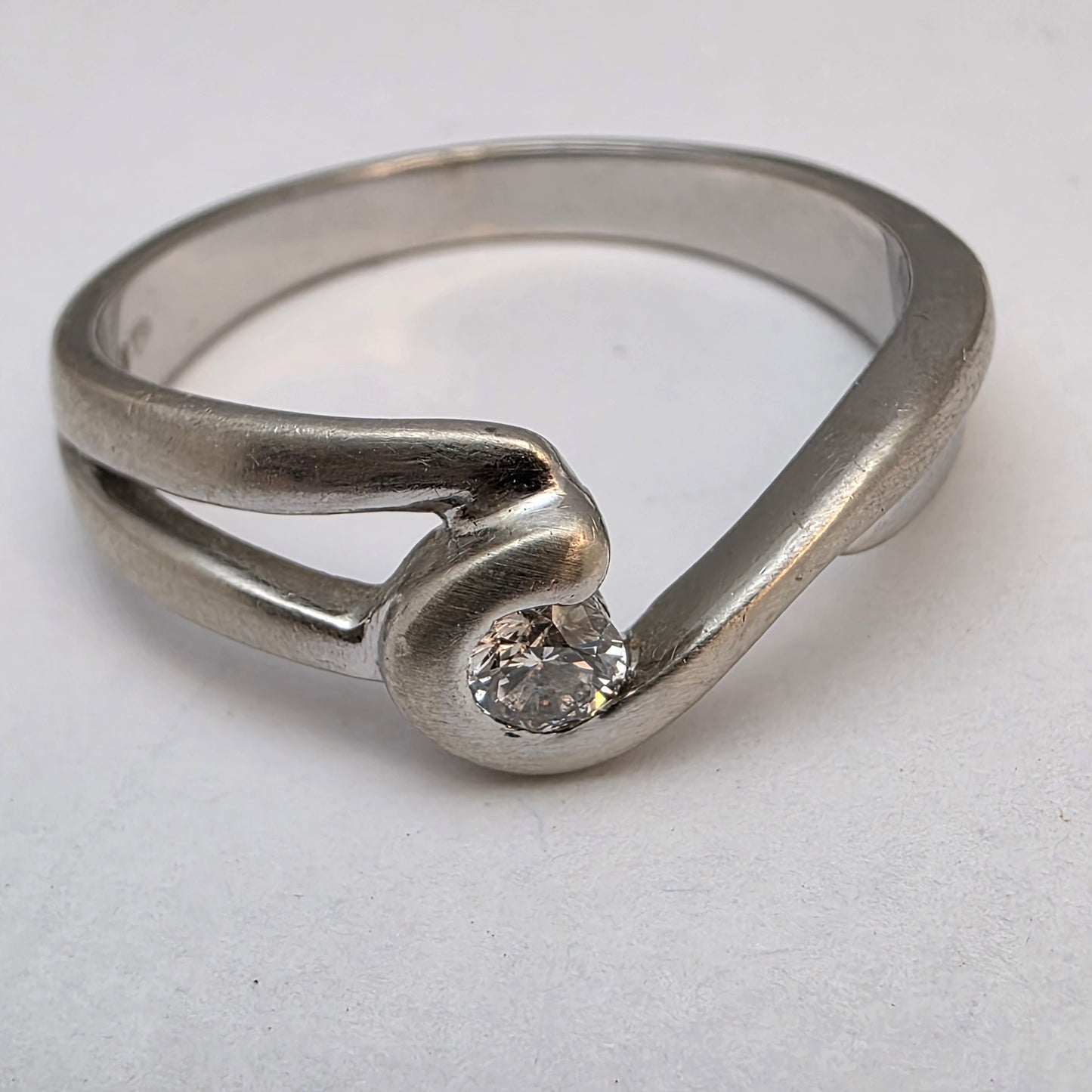 Diamantni prstan "YUNI" 14K 585/1000+DIA; masa=3.22g