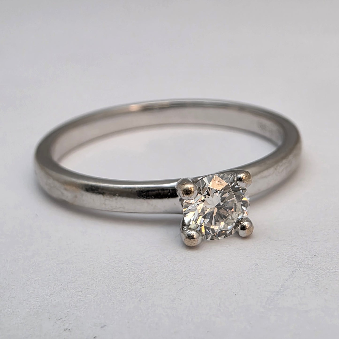 Diamantni prstan "URAL" 14K 585/1000+DIA; masa=1.85g