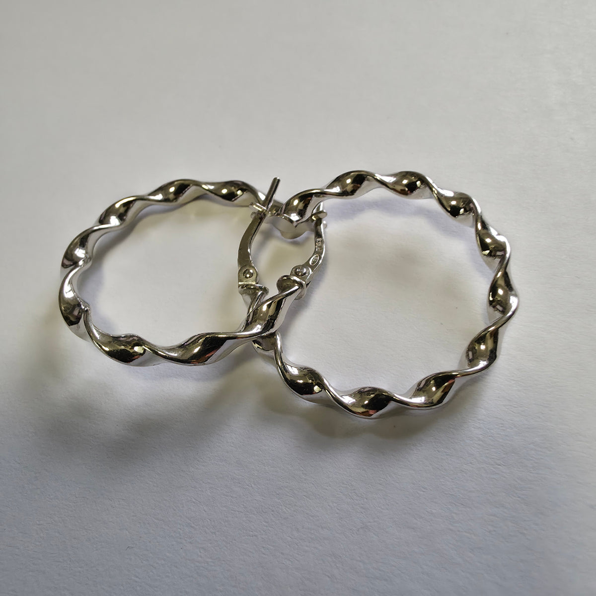 Srebrni uhani "MANA" 925/1000; masa=3.13g