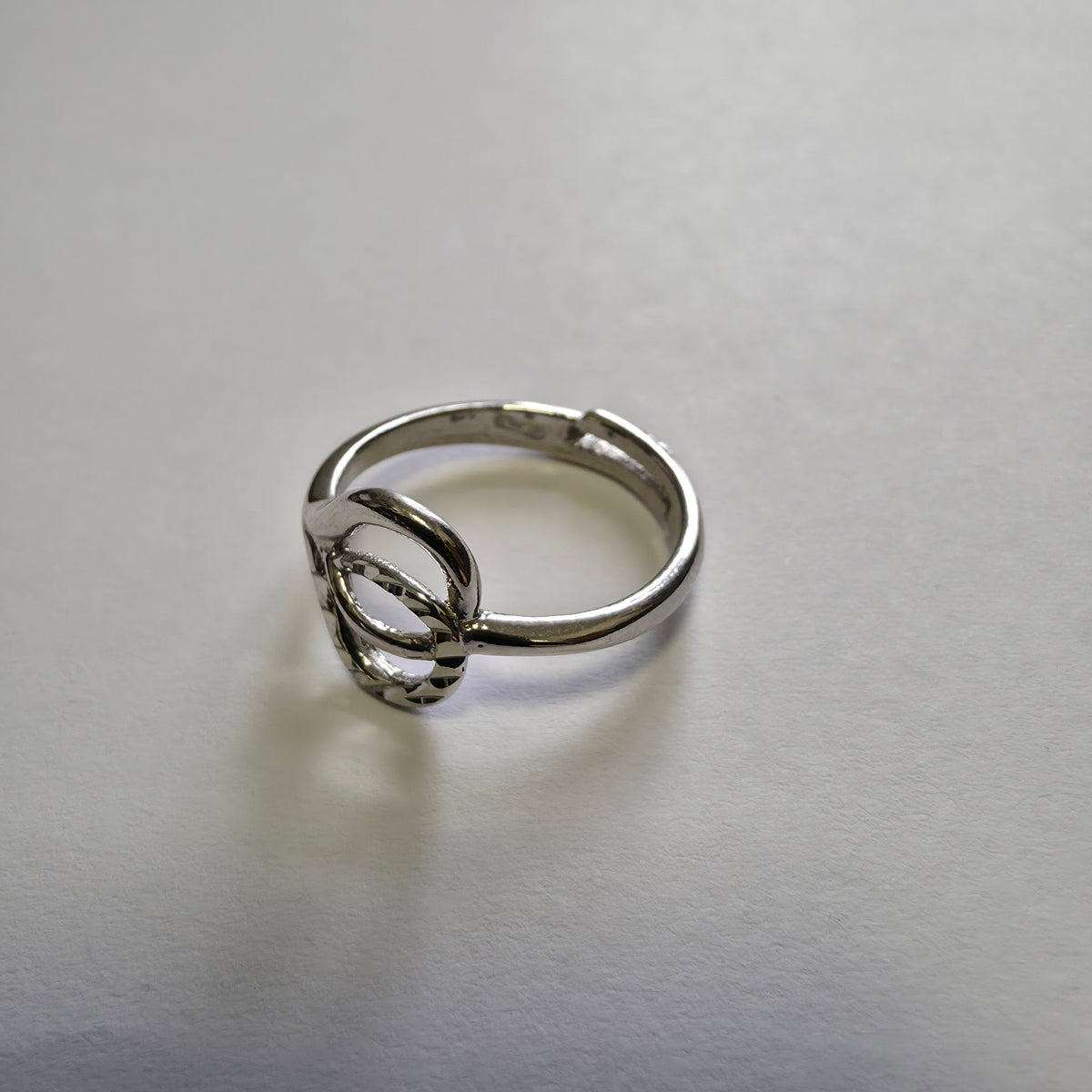 Srebrni prstan "GEIST" 925/1000; masa=2.13g