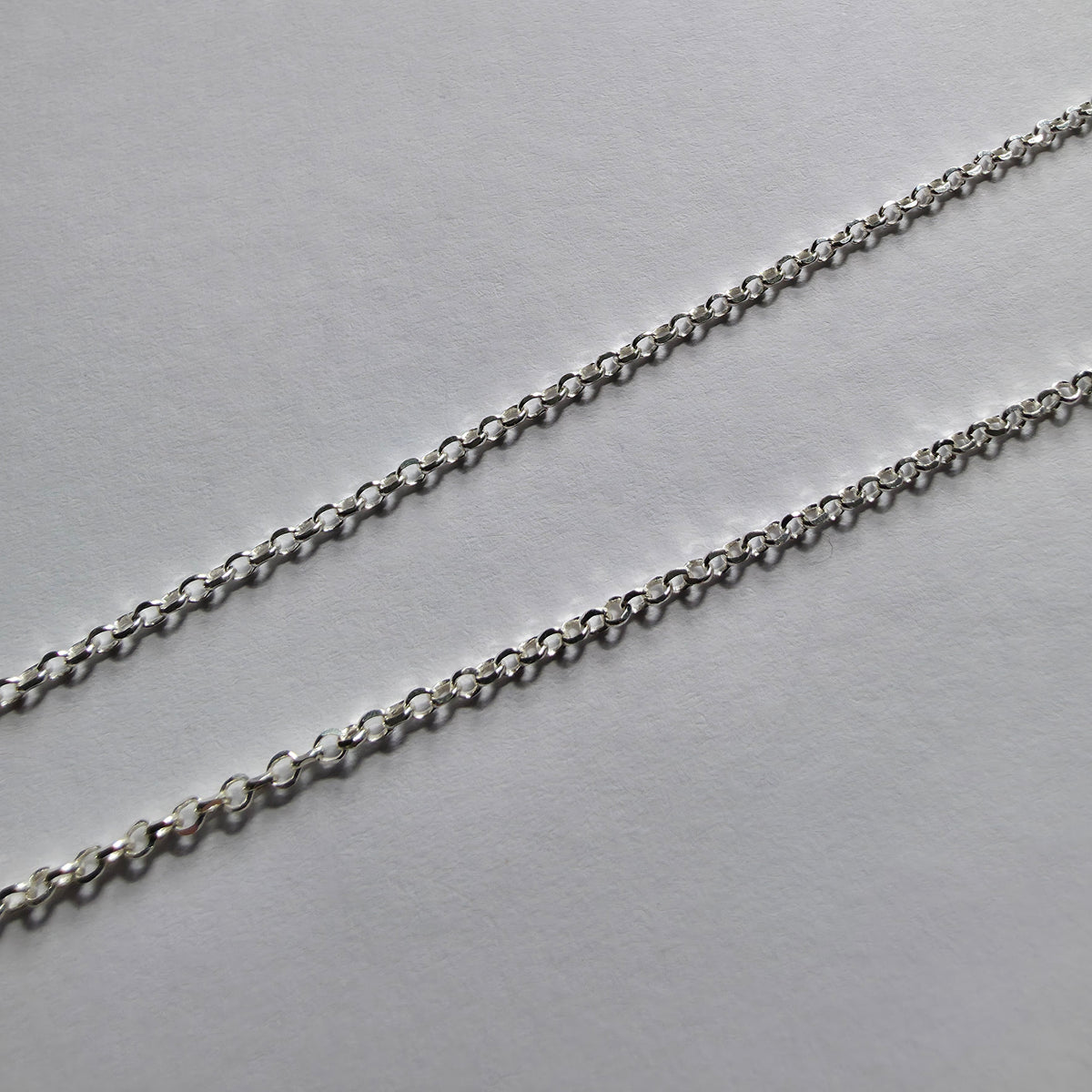 Srebrna verižica "ABRADE" 925/1000; masa=3.17g