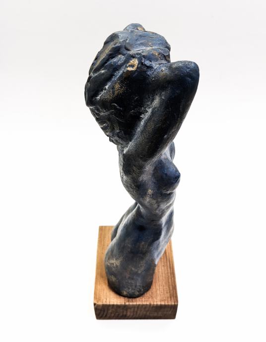 Kip iz žgane gline STANE KOLMAN Ženska 9,5 x 27 x 8cm