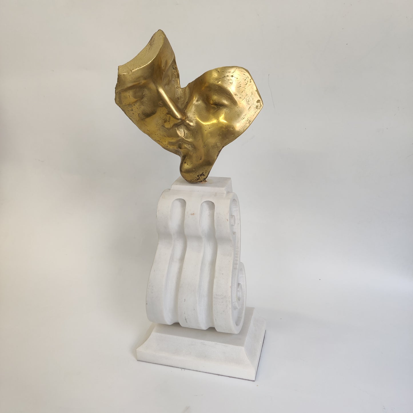 N/A; Kip; "Poljub"; 47 cm x 18 cm