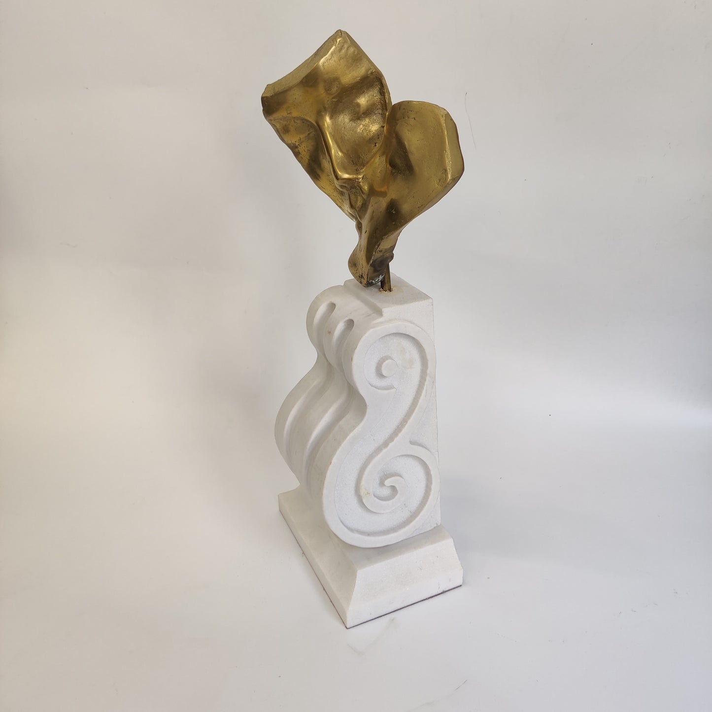 N/A; Kip; "Poljub"; 47 cm x 18 cm