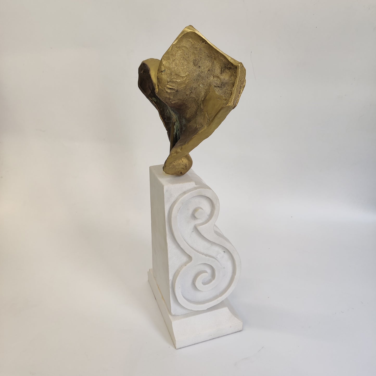 N/A; Kip; "Poljub"; 47 cm x 18 cm