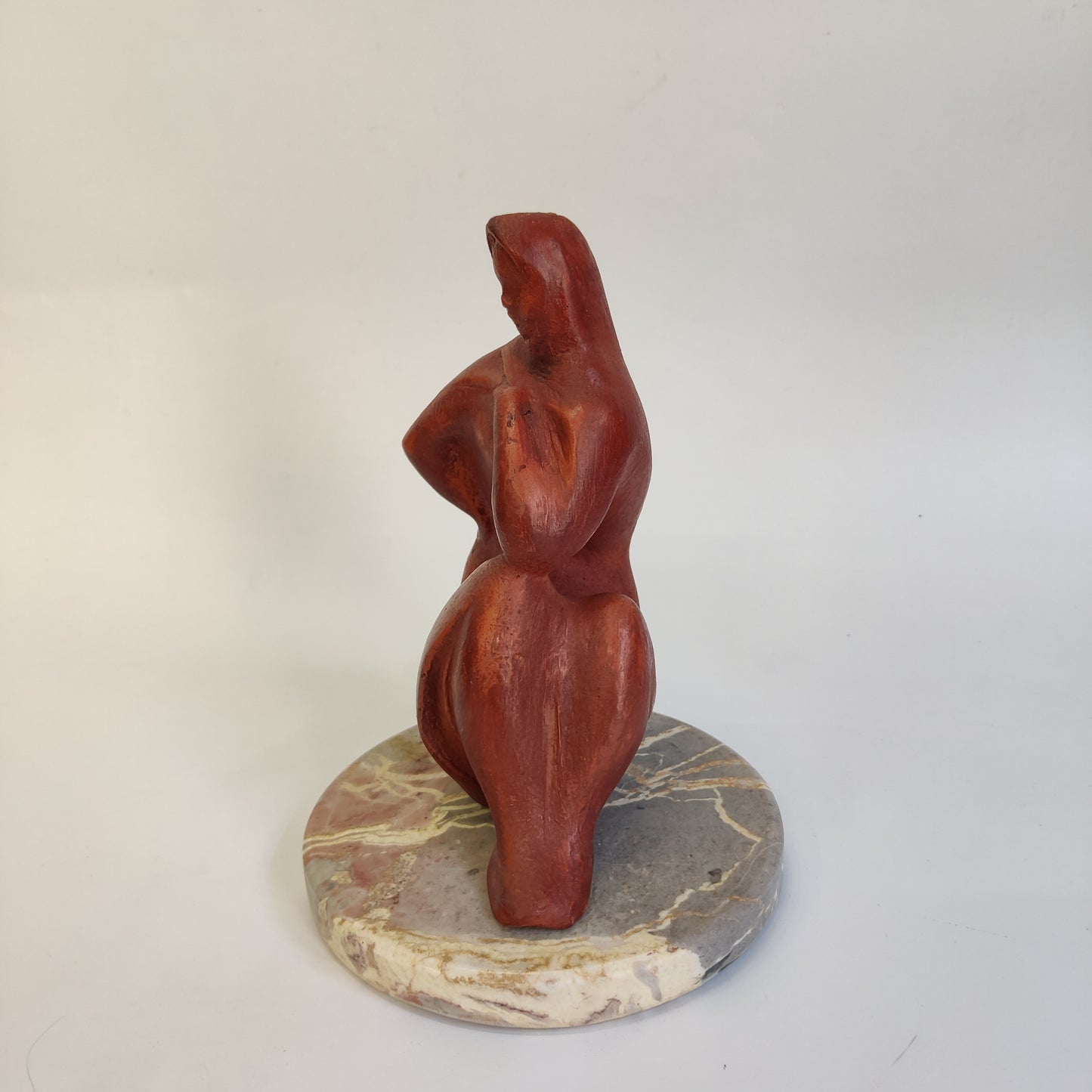 N/A; Kip; "Sedeča žena"; 24 cm