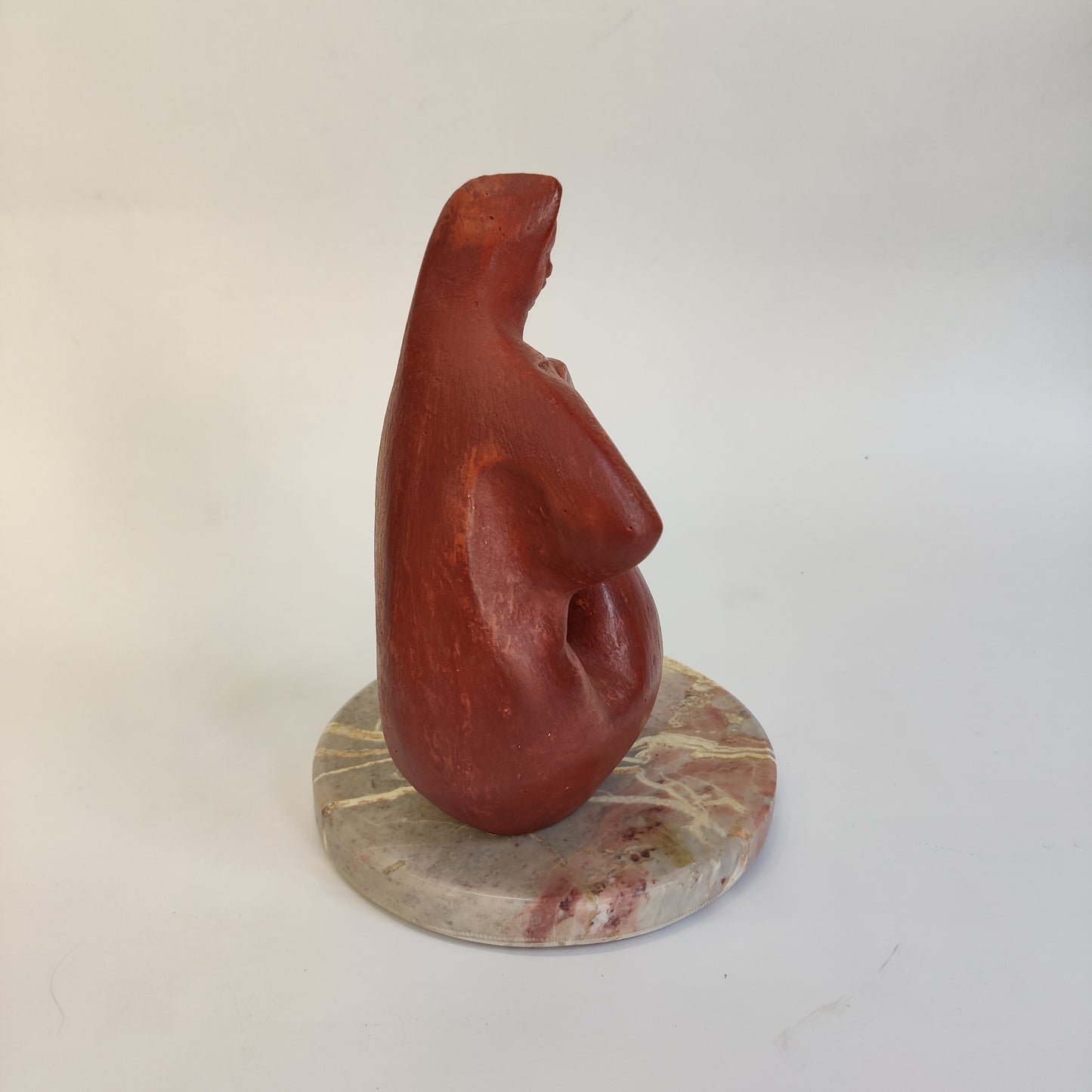 N/A; Kip; "Sedeča žena"; 24 cm