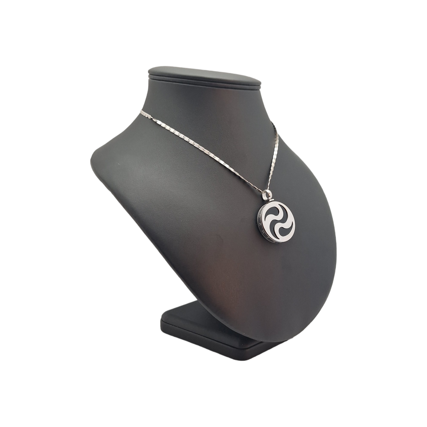 Zlati / jekleni obesek "BVLGARI"