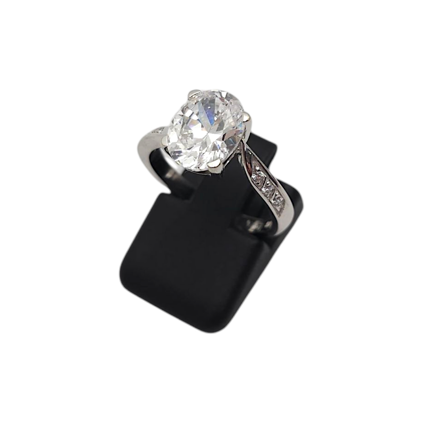 Zlati prstan ''AURA'' 14K 585/1000; masa=4.00g