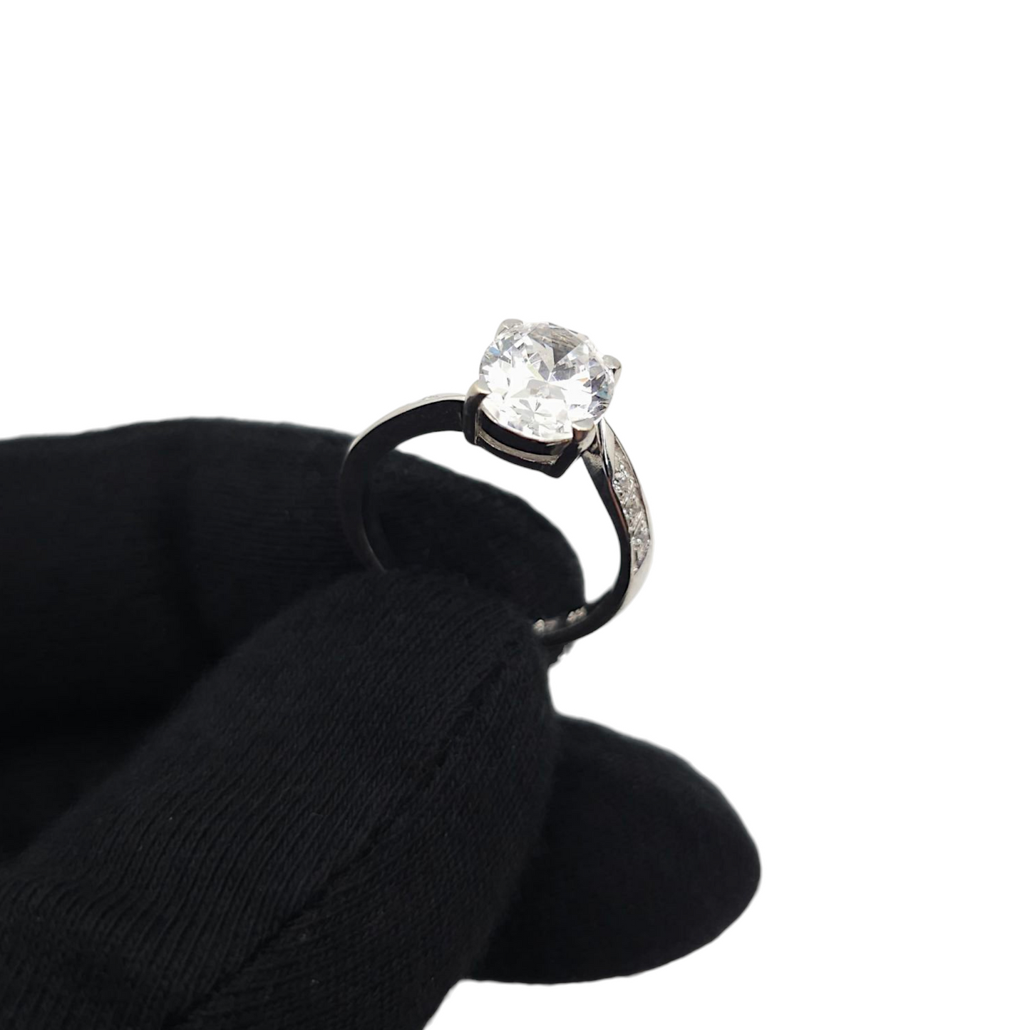 Zlati prstan ''AURA'' 14K 585/1000; masa=4.00g