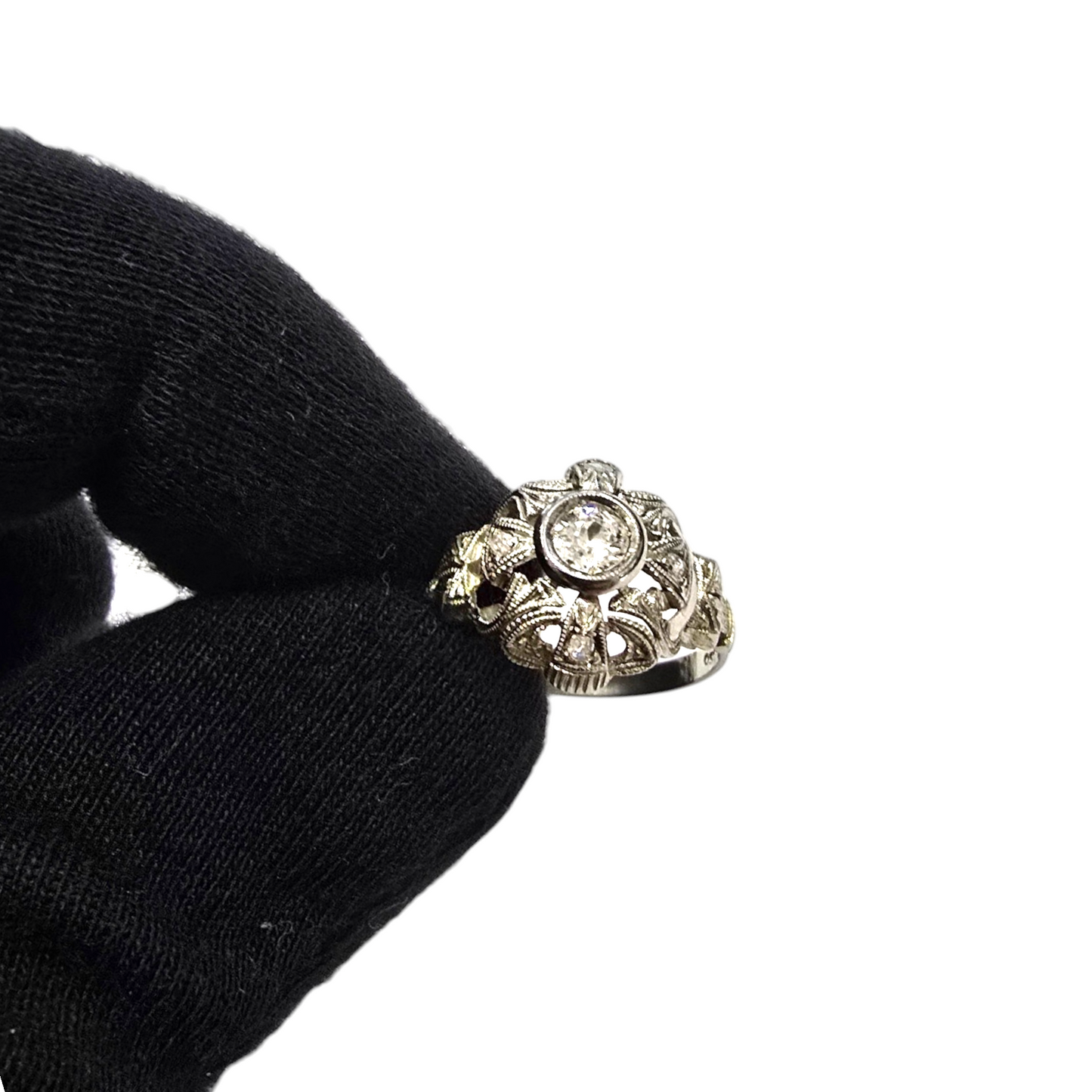 Diamantni prstan ''PATTEE'' 18K 750/1000+DIA; masa=2.71g