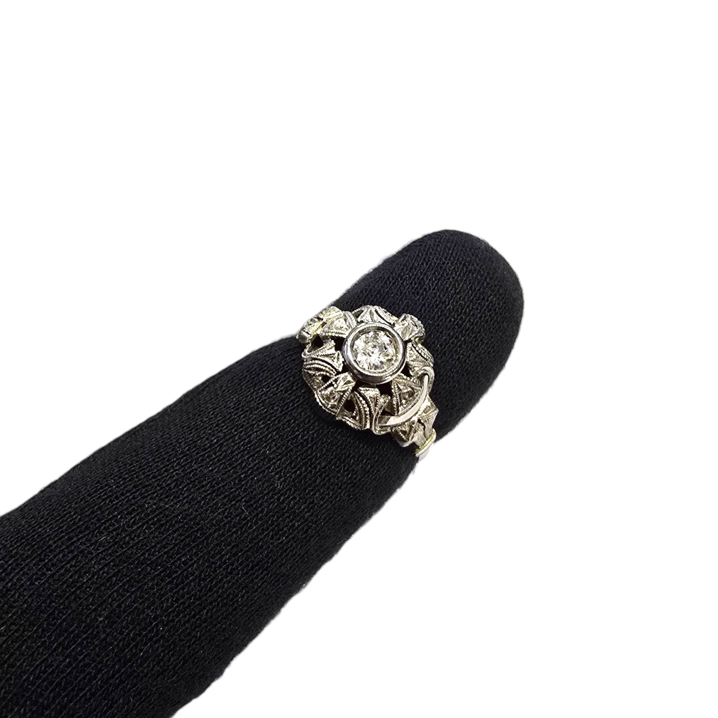 Diamantni prstan ''PATTEE'' 18K 750/1000+DIA; masa=2.71g
