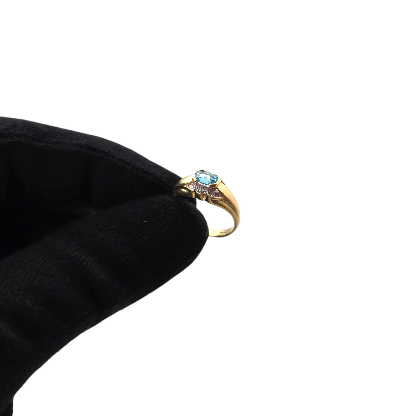 Zlati prstan ''GELLO'' 18K 750/1000; masa=3.45g