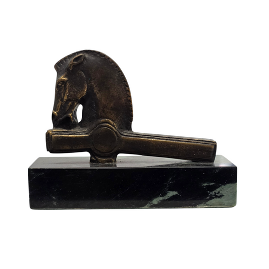N/A; Bron; "Konj"; 9 cm x 7 cm