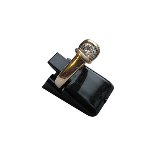 Zlati prstan ''LEANDRA'' 14K 585/1000; masa=3.85g