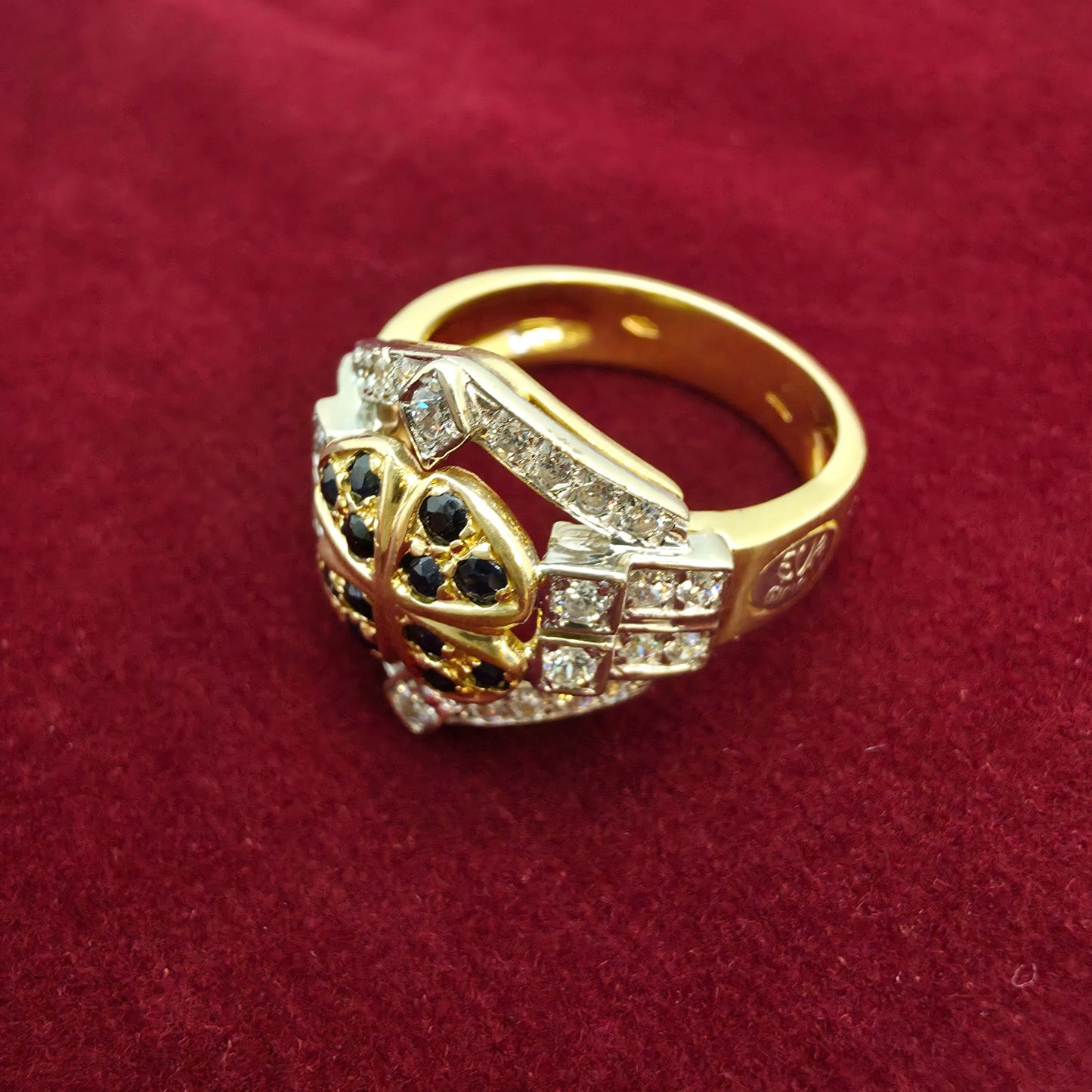 Zlati prstan "CHAMP" 18K 750/1000; masa=8.10g