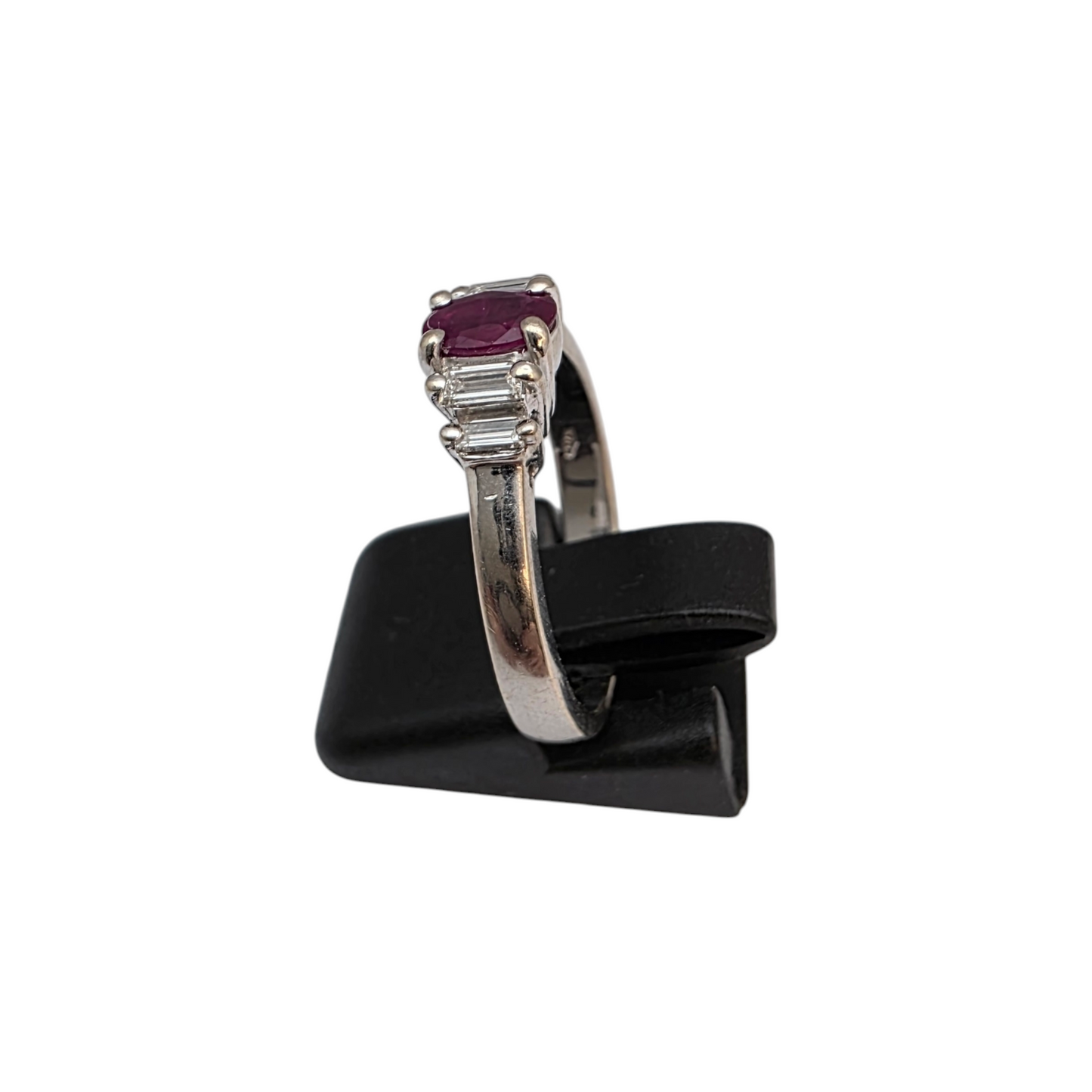 Diamantni prstan "FERON" 14K 585/1000+DIA; masa=4.63g