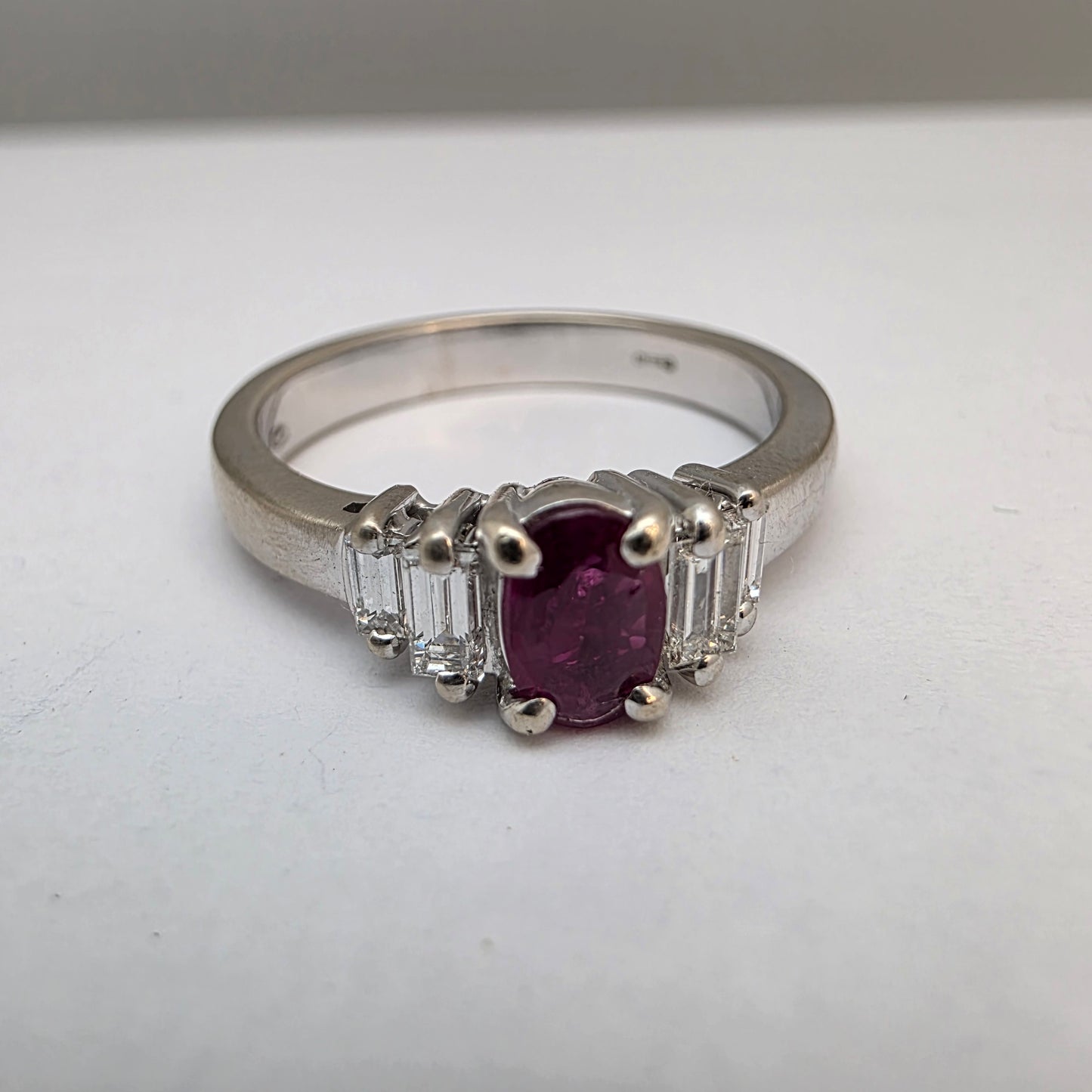 Diamantni prstan "FERON" 14K 585/1000+DIA; masa=4.63g