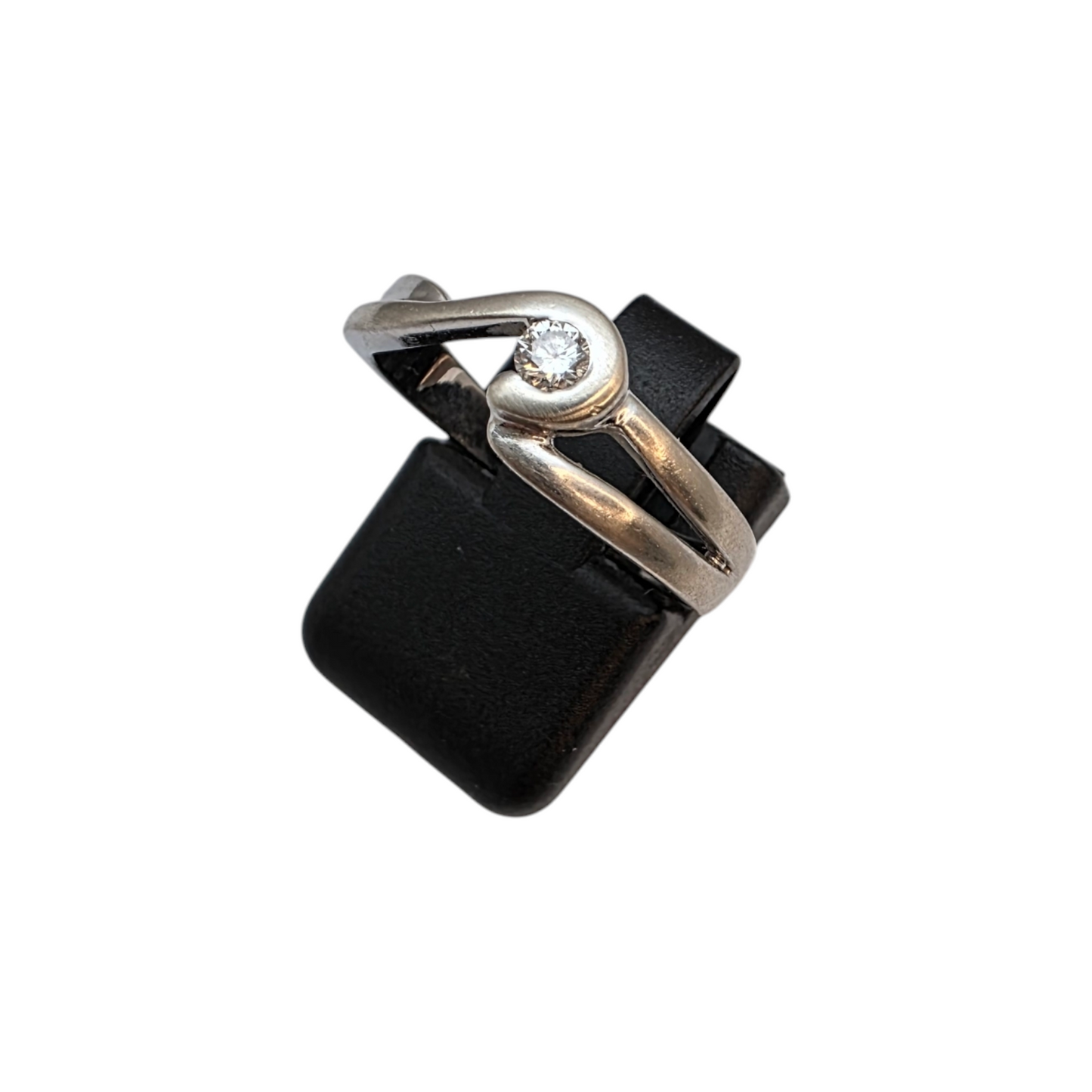 Diamantni prstan "YUNI" 14K 585/1000+DIA; masa=3.22g