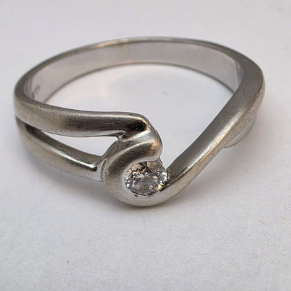 Diamantni prstan "YUNI" 14K 585/1000+DIA; masa=3.22g