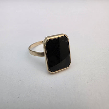 Zlati prstan "ADON" 14K 585/1000; masa=2.79g