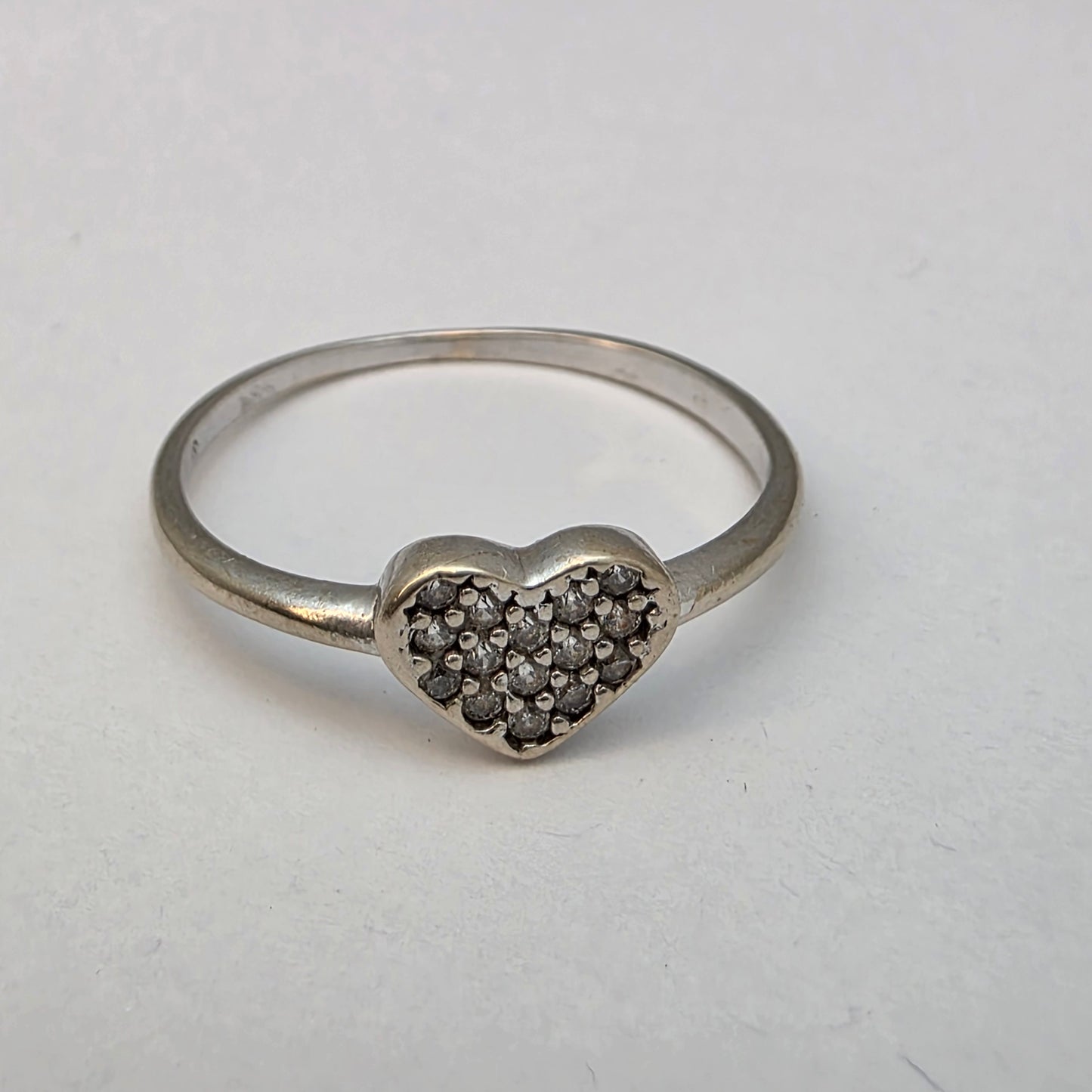 Zlati prstan "CUORE" 14K 585/1000; masa=1.12g