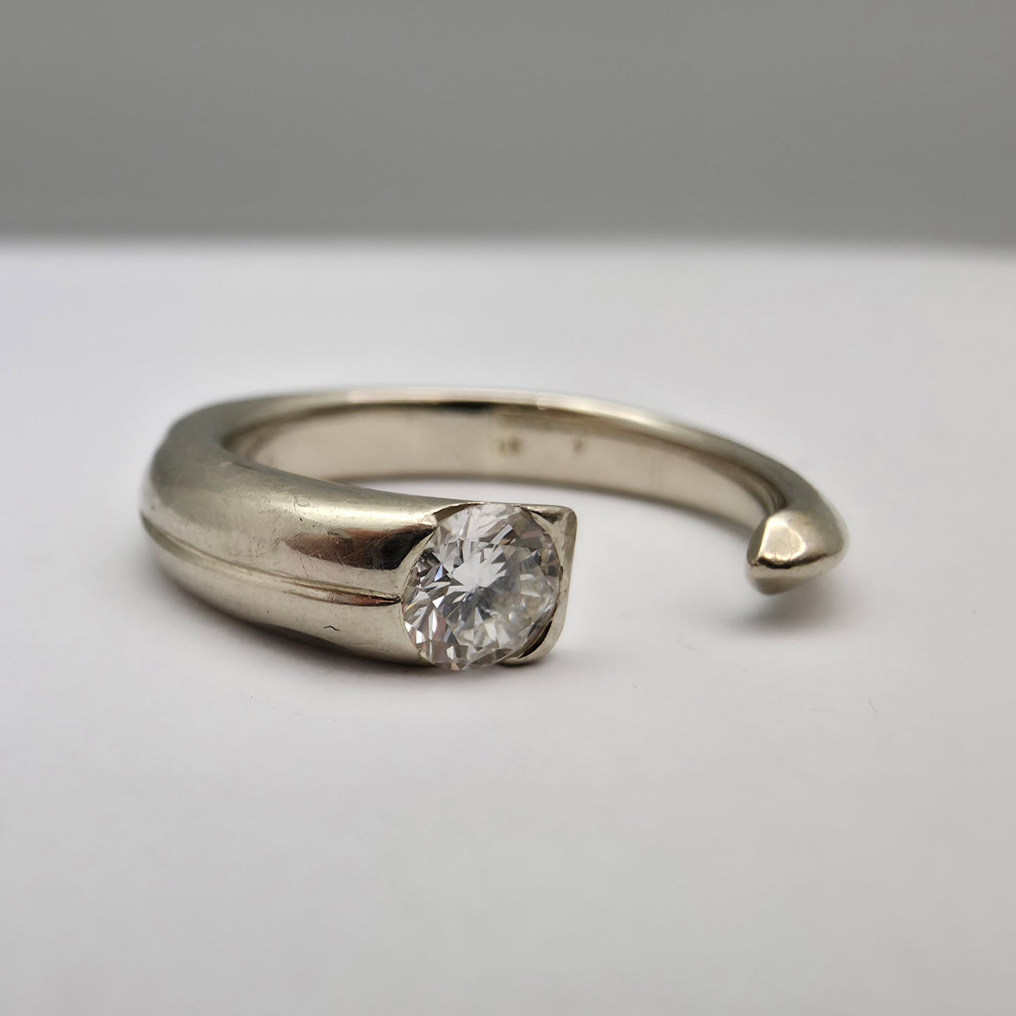 Diamantni prstan "RHODES" 14K 585/1000+DIA; masa=4.78g