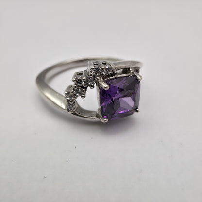Srebrni prstan "PURPLE" 925/1000; masa=3.53g