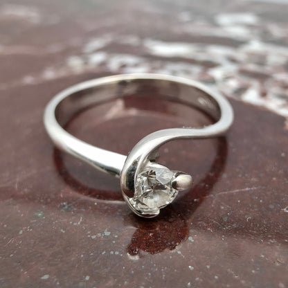 Diamantni prstan "AINO" 18K 750/1000+DIA; masa=1.97g