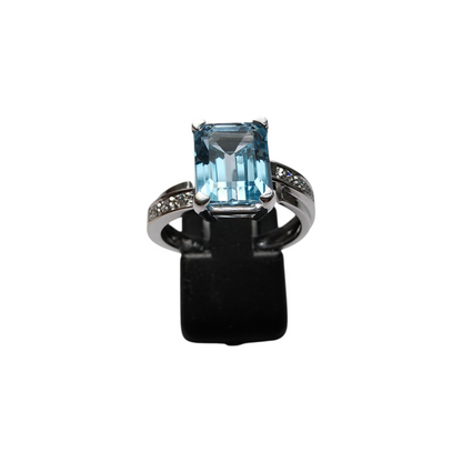 Zlati prstan TOPAZ 14K 585/1000; masa=5.35g