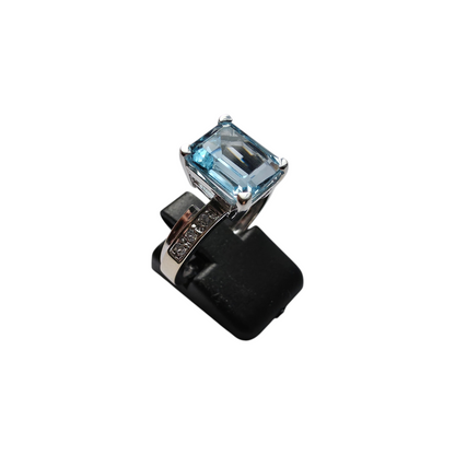 Zlati prstan TOPAZ 14K 585/1000; masa=5.35g