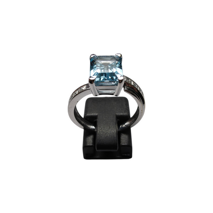 Zlati prstan TOPAZ 14K 585/1000; masa=5.35g
