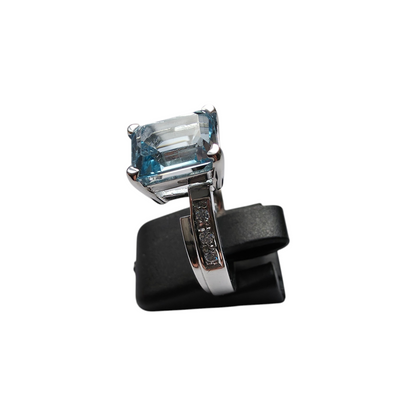 Zlati prstan TOPAZ 14K 585/1000; masa=5.35g