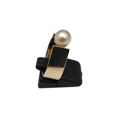 Zlati prstan "PERLA" 14K 585/1000; masa=7.80g
