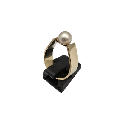 Zlati prstan "PERLA" 14K 585/1000; masa=7.80g