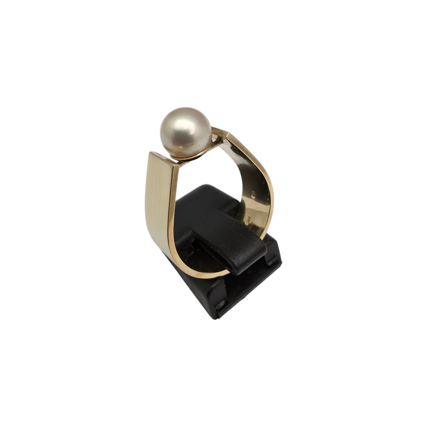 Zlati prstan "PERLA" 14K 585/1000; masa=7.80g