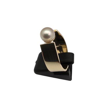 Zlati prstan "PERLA" 14K 585/1000; masa=7.80g